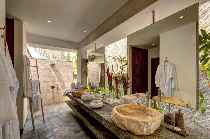 Abaca Villas His and Hers Bathroom, Petitenget | 6 Bedroom Villas Bali
