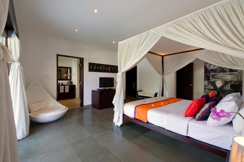 Chalina Estate Four Poster Bed with Seating Area, Canggu | 6 Bedroom Villas Bali