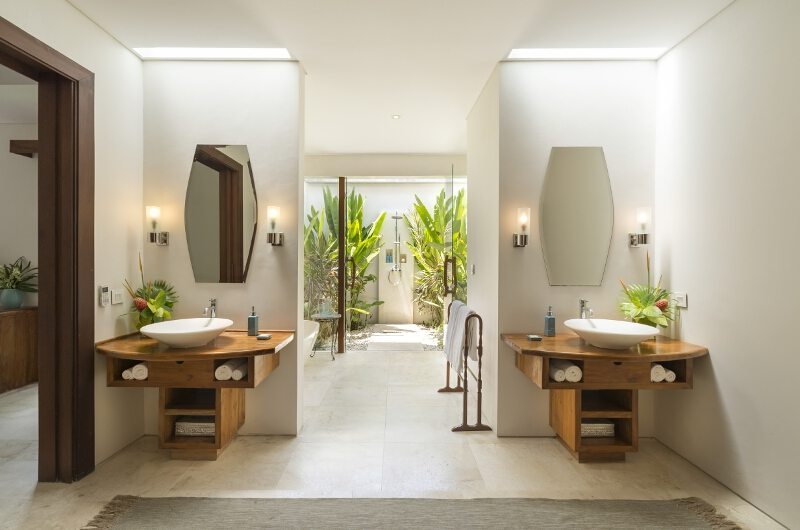 Lataliana Villas His and Hers Bathroom with Bathtub, Seminyak | 6 Bedroom Villas Bali