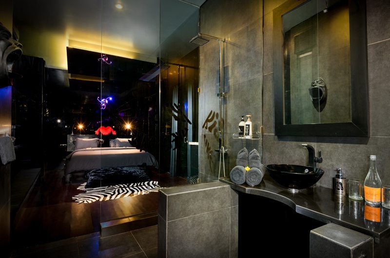 Niconico Mansion Bedroom and Bathroom, Petitenget | 6 Bedroom Villas Bali