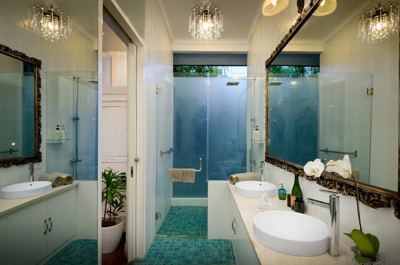 Niconico Mansion His and Hers Bathroom with Mirror, Petitenget | 6 Bedroom Villas Bali