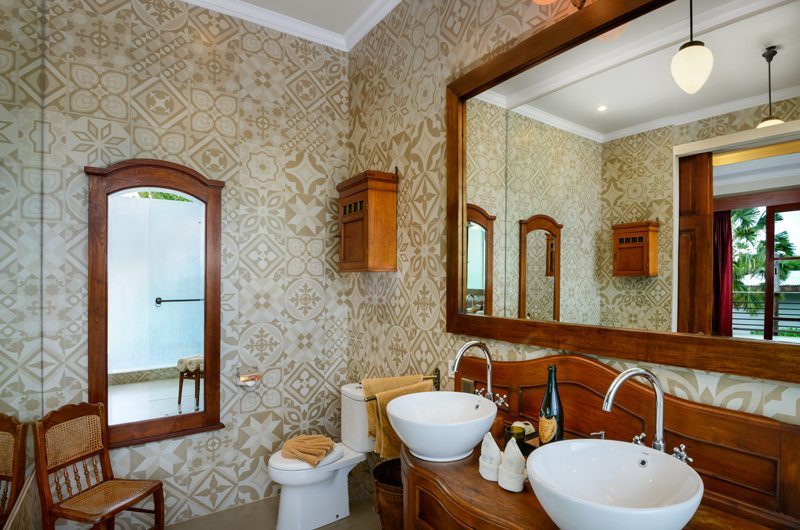 Niconico Mansion His and Hers Bathroom, Petitenget | 6 Bedroom Villas Bali