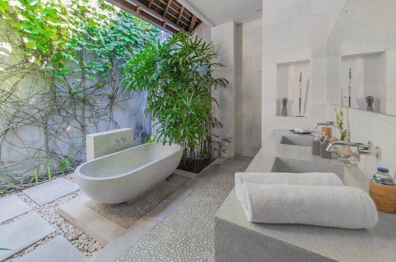 Nyaman Villas His and Hers Bathroom with Bathtub, Seminyak | 6 Bedroom Villas Bali