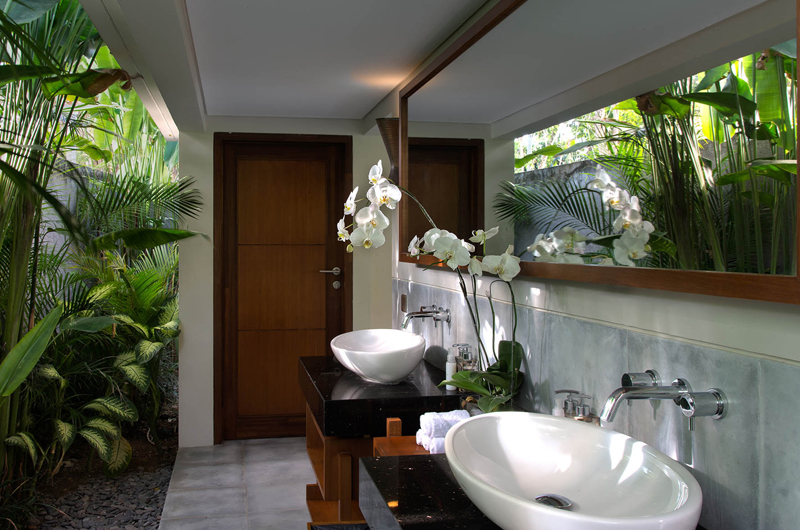 Seseh Beach Villas Semi Open Bathroom, Seseh | 6 Bedroom Villas Bali