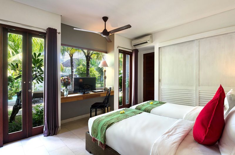Villa Abakoi Twin Bedroom with TV, Seminyak | 6 Bedroom Villas Bali