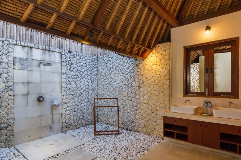 Villa Bayu Semi Open Bathroom, Uluwatu | 6 Bedroom Villas Bali