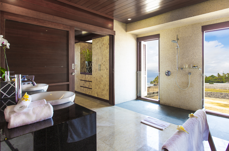 Villa Bayu Gita Bathroom with Outdoor View, Sanur | 6 Bedroom Villas Bali