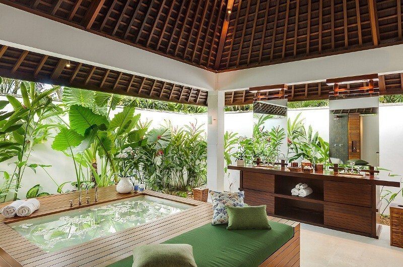 Villa Beji En-Suite Bathroom with Bathtub, Canggu | 6 Bedroom Villas Bali