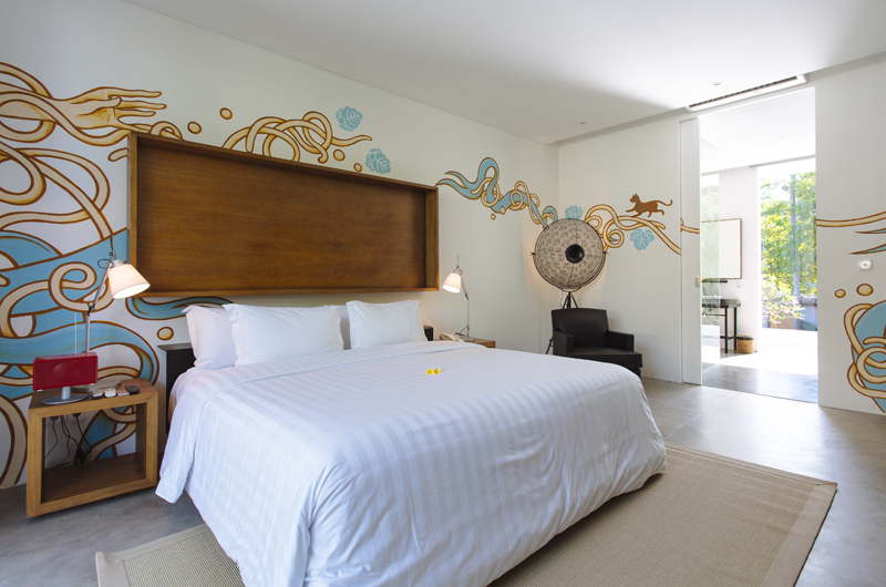Villa Canggu King Size Bed with Table Lamps, Canggu | 6 Bedroom Villas Bali