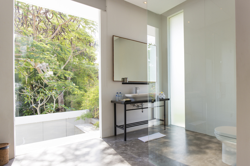 Villa Canggu Bathroom with Mirror, Canggu | 6 Bedroom Villas Bali