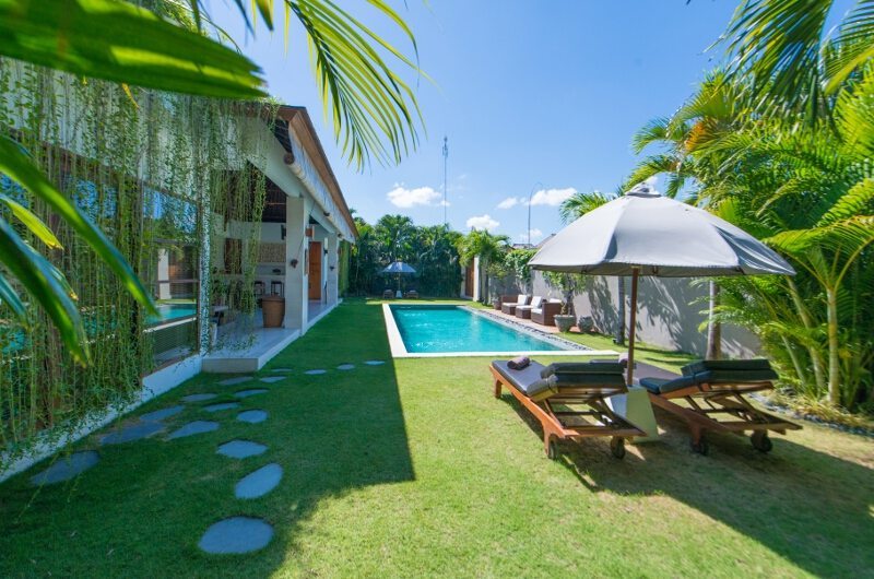 Villa Chocolat Sun Loungers, Seminyak | 6 Bedroom Villas Bali