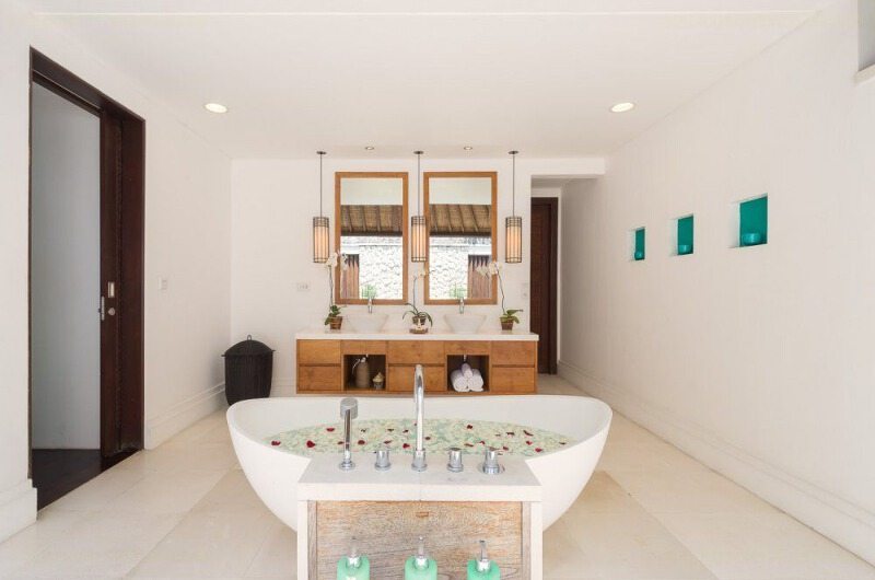 Villa Jagaditha Romantic Bathtub Set Up, Canggu | 6 Bedroom Villas Bali