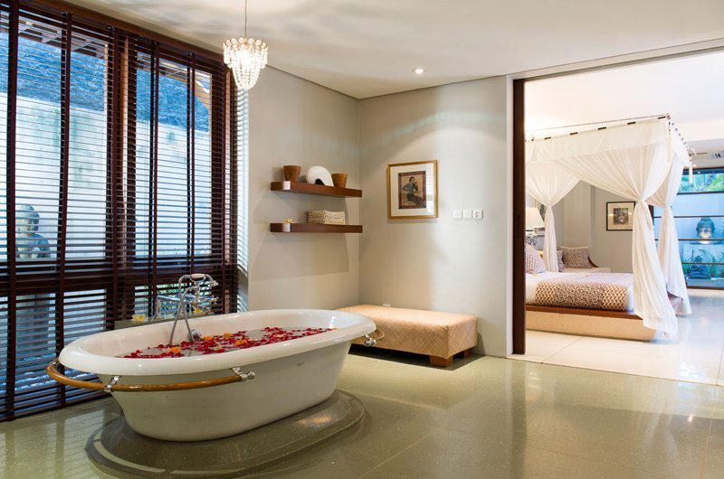 Villa Lilibel Bedroom with Romantic Bathtub Set Up, Seminyak | 6 Bedroom Villas Bali