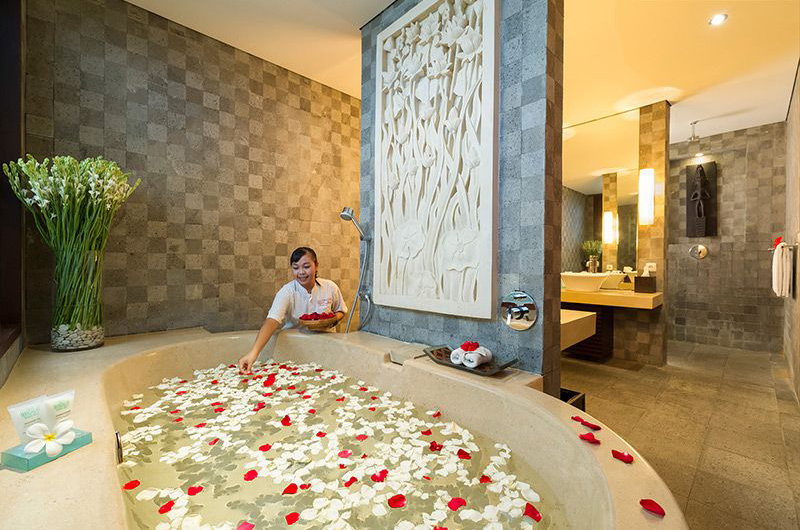 Villa Mandalay Romantic Bathtub Set Up, Seseh | 6 Bedroom Villas Bali