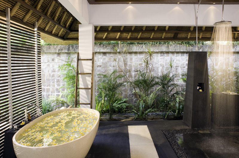 Villa Maya Retreat Romantic Bathtub Set Up, Tabanan | 6 Bedroom Villas Bali