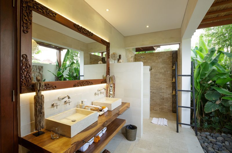 Villa Naty His and Hers Bathroom, Umalas | 6 Bedroom Villas Bali