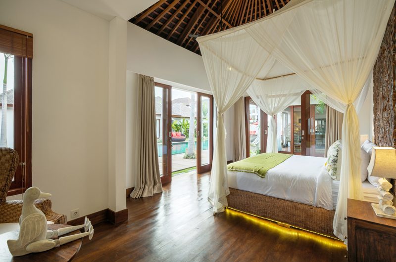 Villa Naty Bedroom with Wooden Floor, Umalas | 6 Bedroom Villas Bali