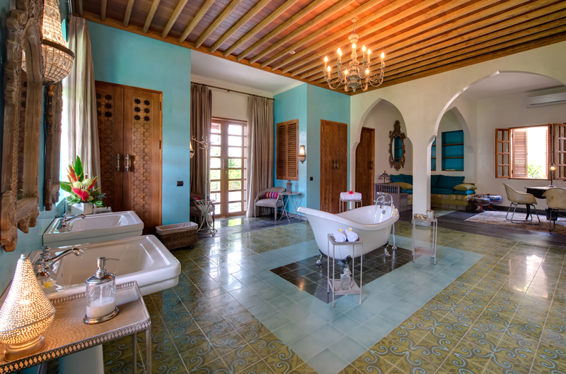 Villa Sayang D'Amour En-Suite Bathroom with Bathtub, Seminyak | 6 Bedroom Villas Bali