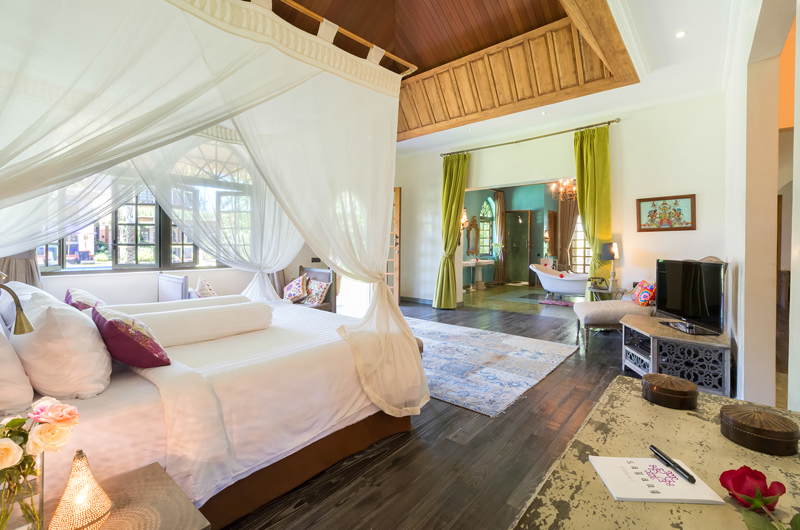 Villa Sayang D'Amour Bedroom and En-Suite Bathroom, Seminyak | 6 Bedroom Villas Bali