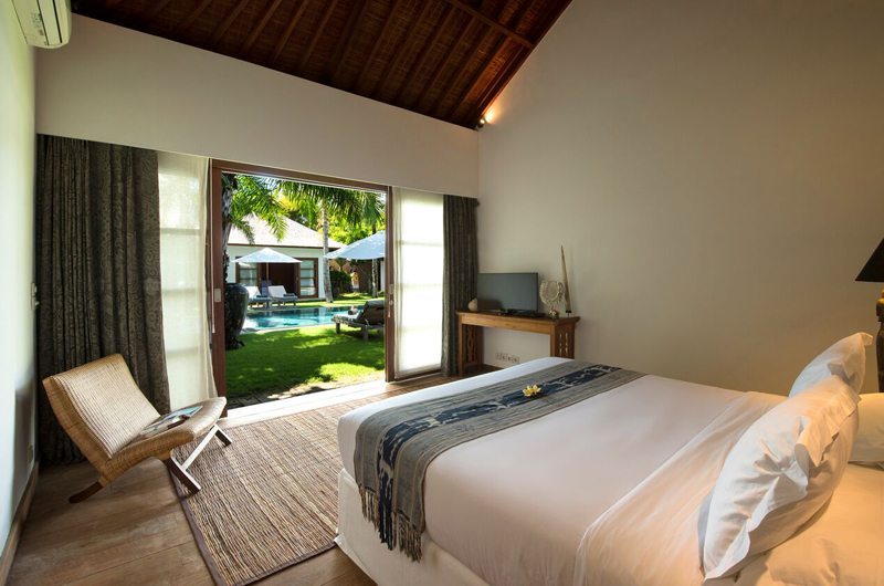 Villa Tiga Puluh Bedroom with TV, Seminyak | 6 Bedroom Villas Bali