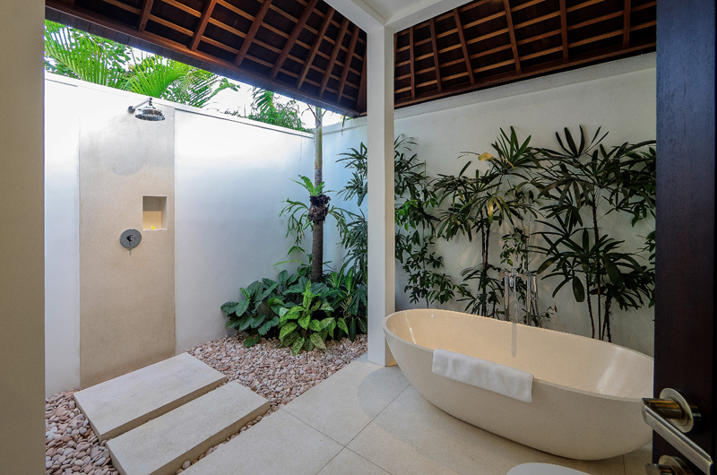 Villa Tjitrap Bathtub, Seminyak | 6 Bedroom Villas Bali