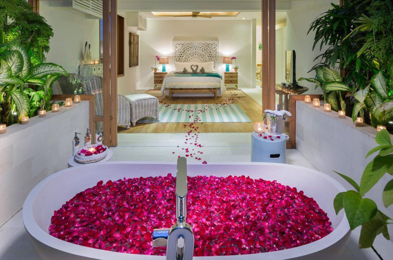 Villa Zambala Bedroom and En-Suite Bathroom, Canggu | 6 Bedroom Villas Bali
