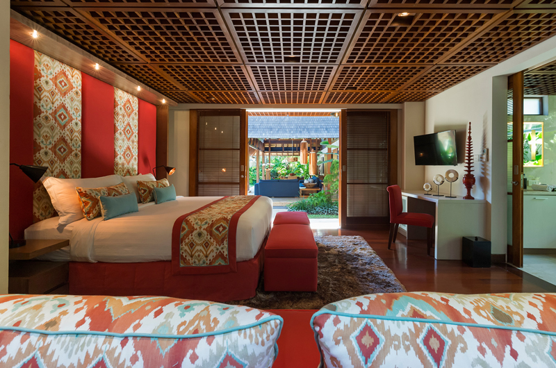 Windu Villas Bedroom with Wooden Floor, Petitenget | 6 Bedroom Villas Bali