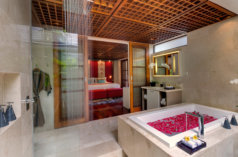 Windu Villas Romantic Bathtub Set Up, Petitenget | 6 Bedroom Villas Bali